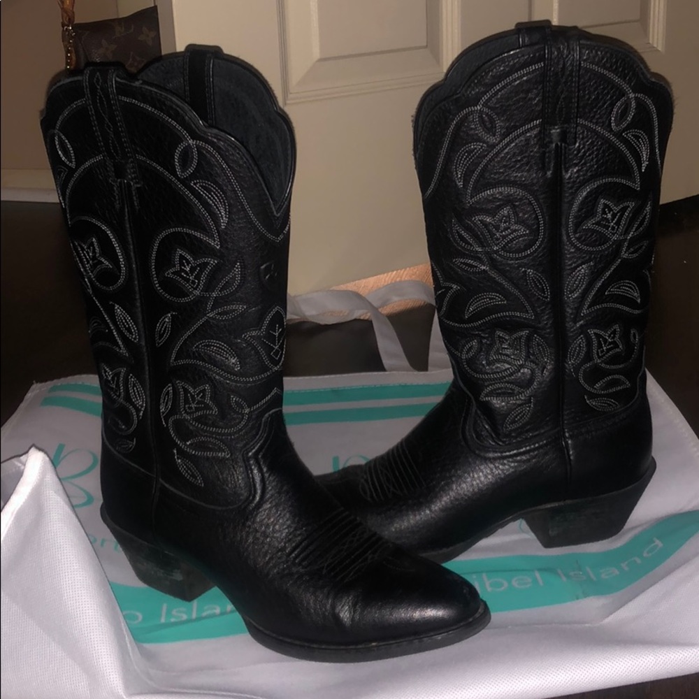 Ariat cowgirl / cowboy boots
